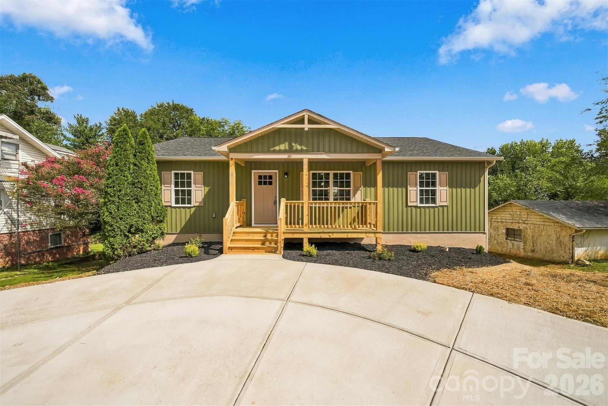 202 Rockyford Street Property Photo 1