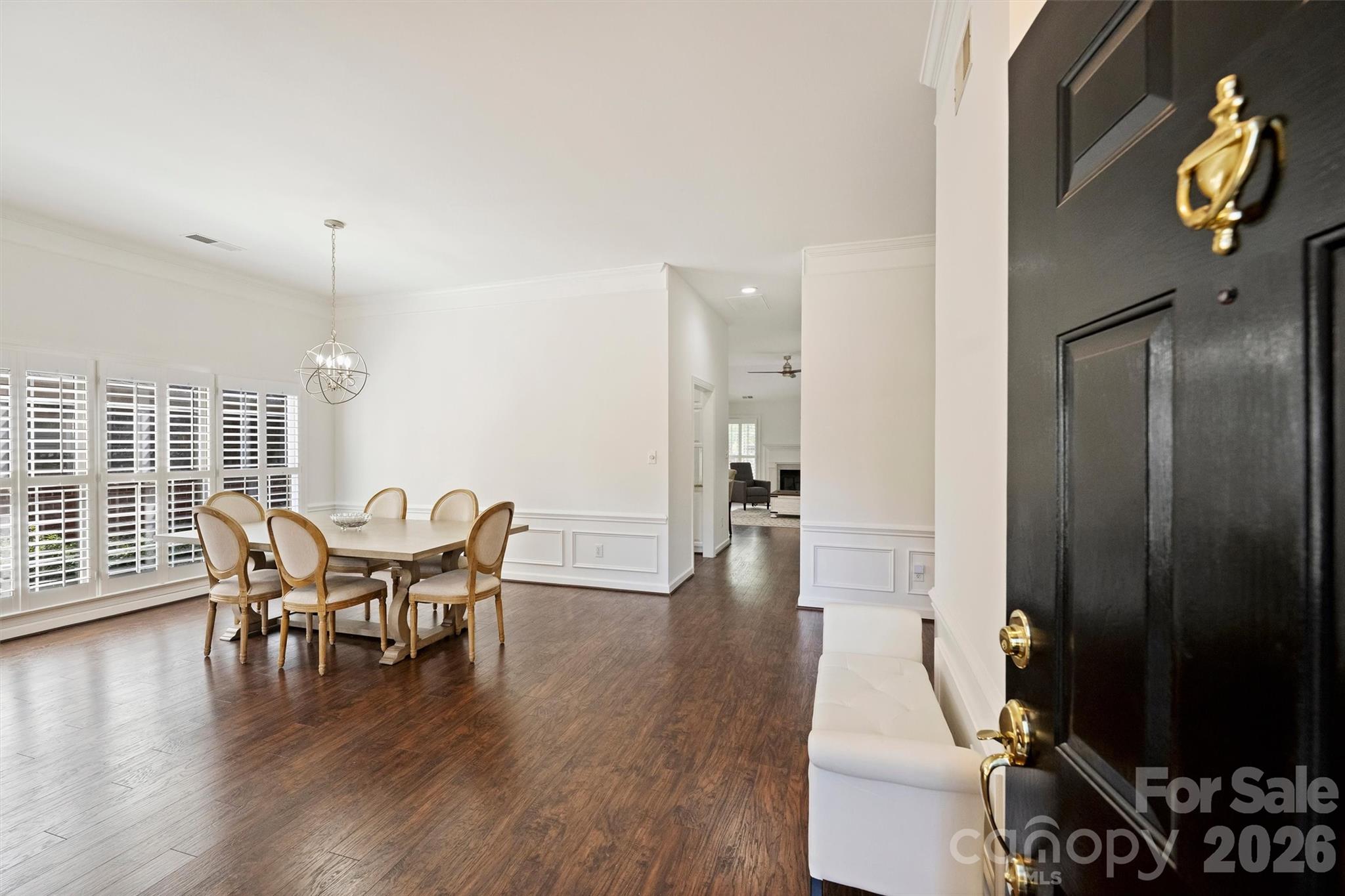 7035 Walton Heath Lane Property Photo 3