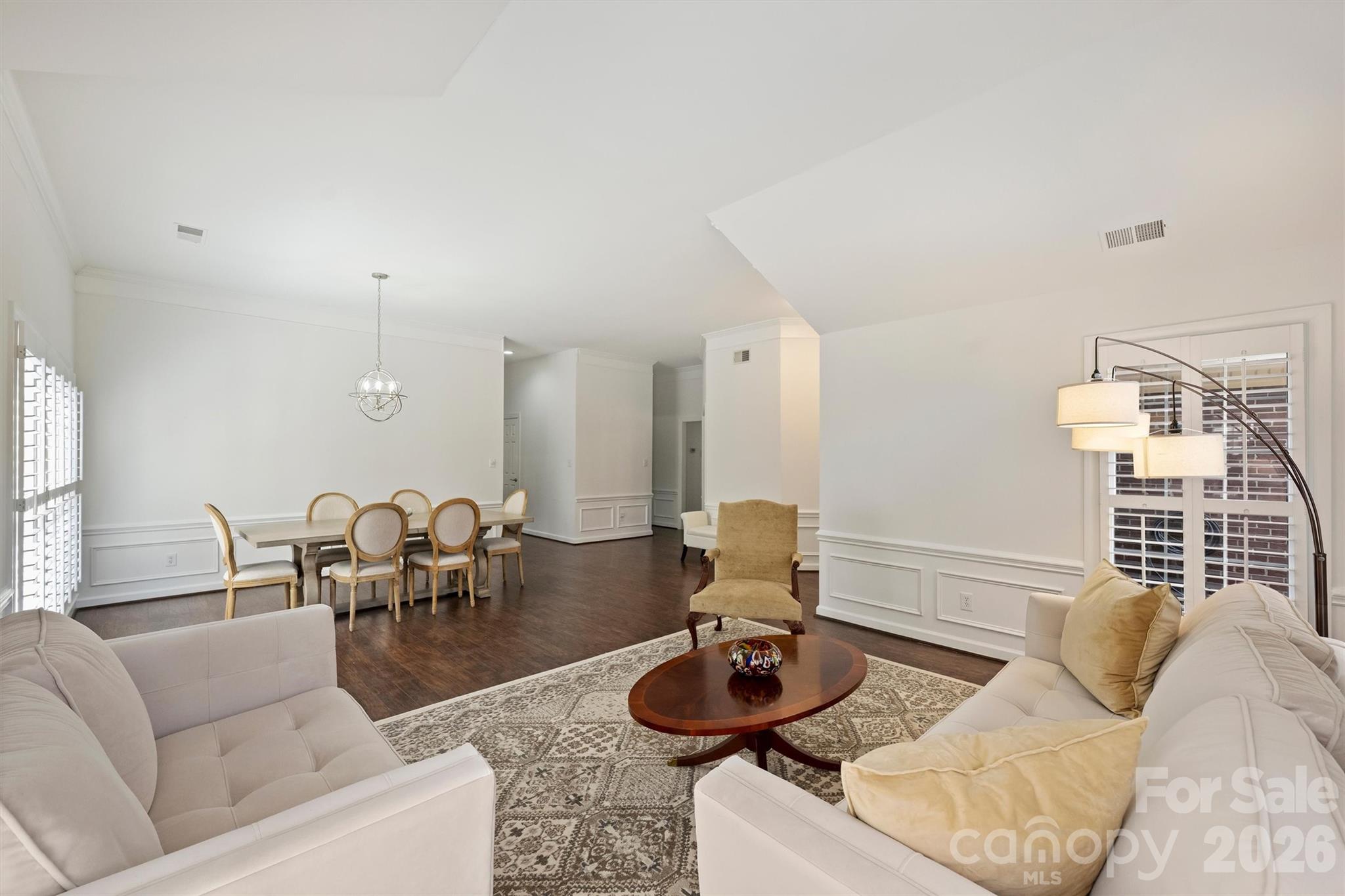 7035 Walton Heath Lane Property Photo 10