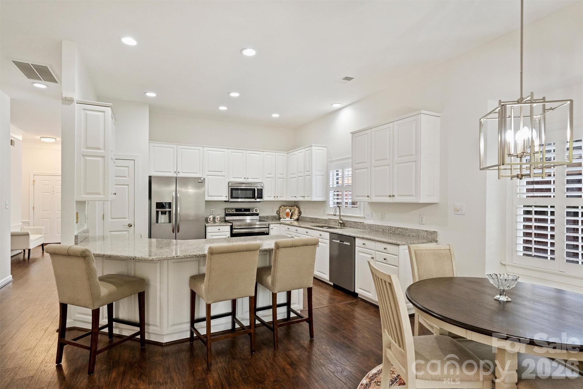 7035 Walton Heath Lane Property Photo 13