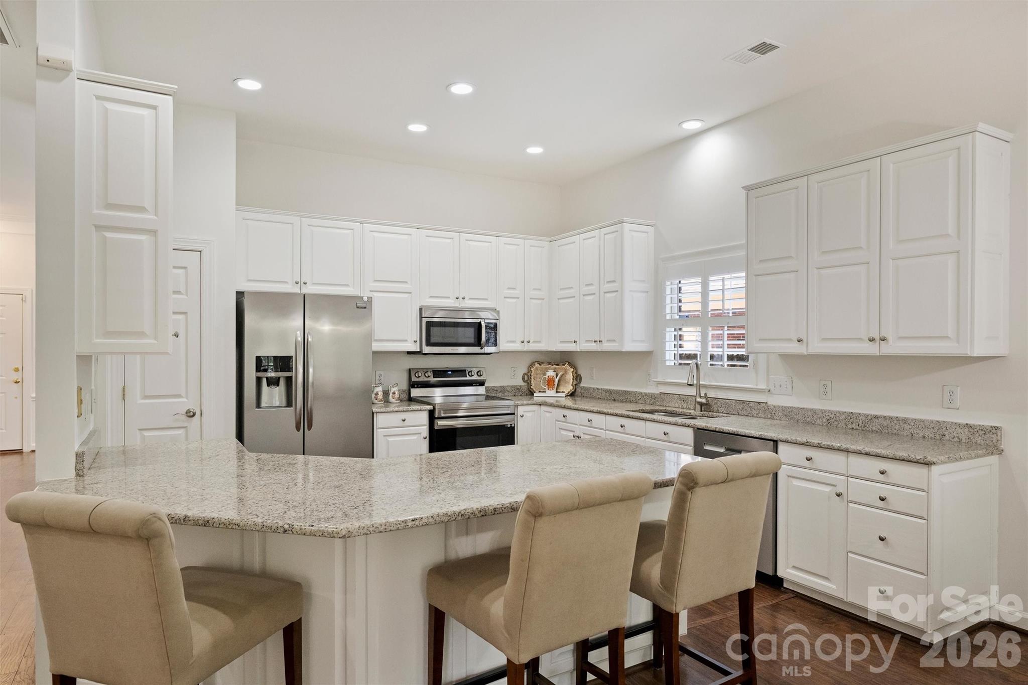 7035 Walton Heath Lane Property Photo 14