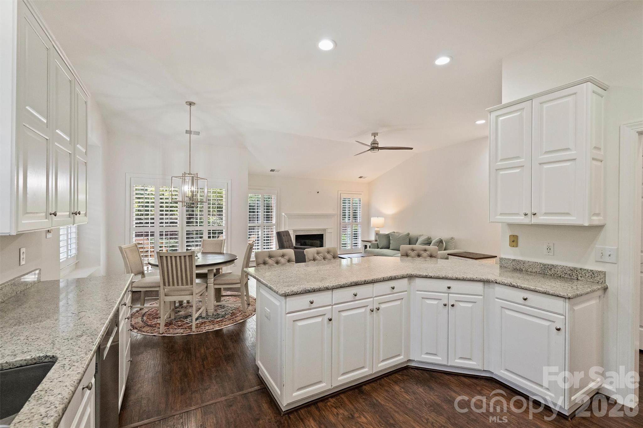 7035 Walton Heath Lane Property Photo 18