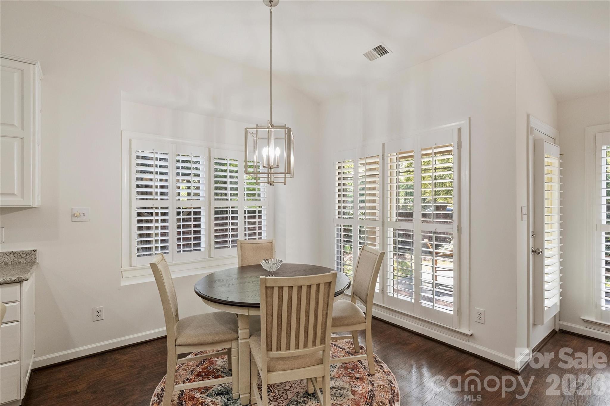 7035 Walton Heath Lane Property Photo 19