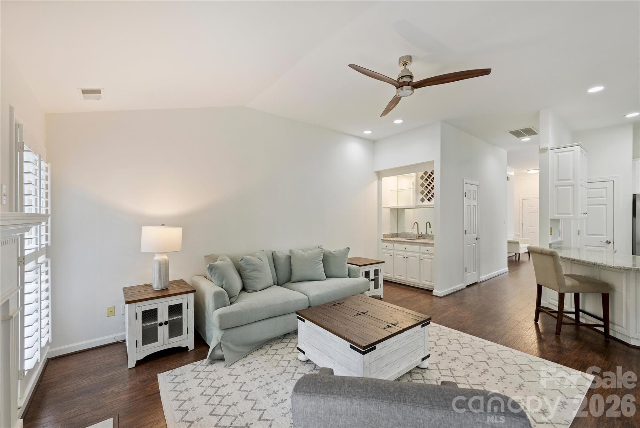 7035 Walton Heath Lane Property Photo 24