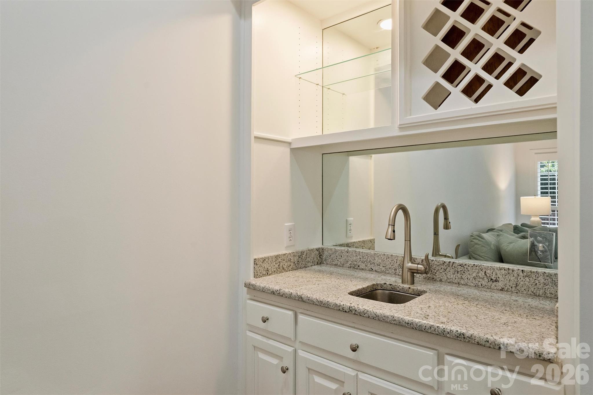 7035 Walton Heath Lane Property Photo 25