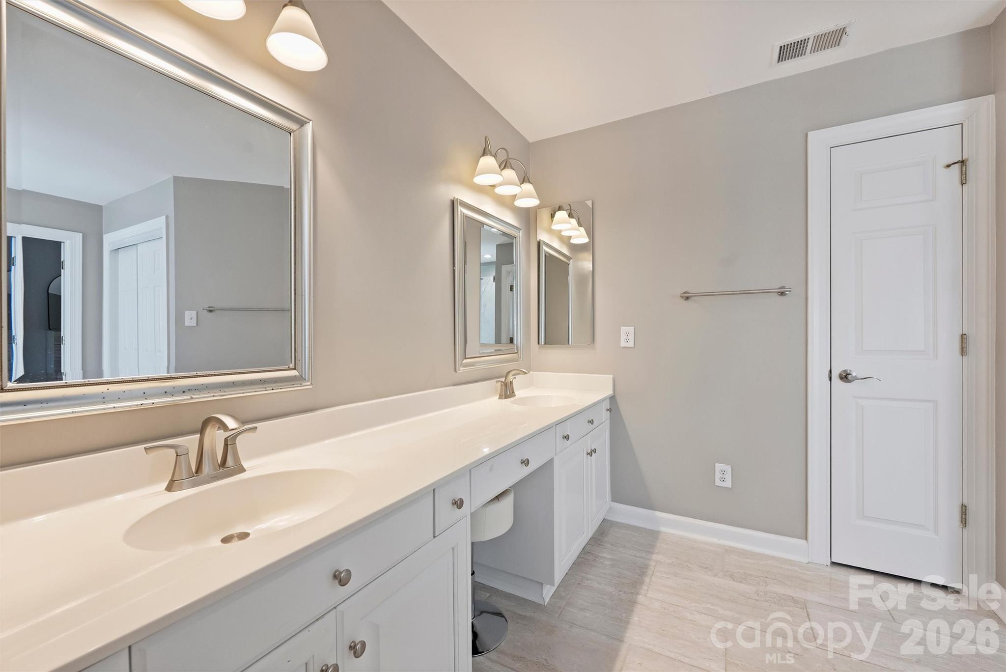 7035 Walton Heath Lane Property Photo 31