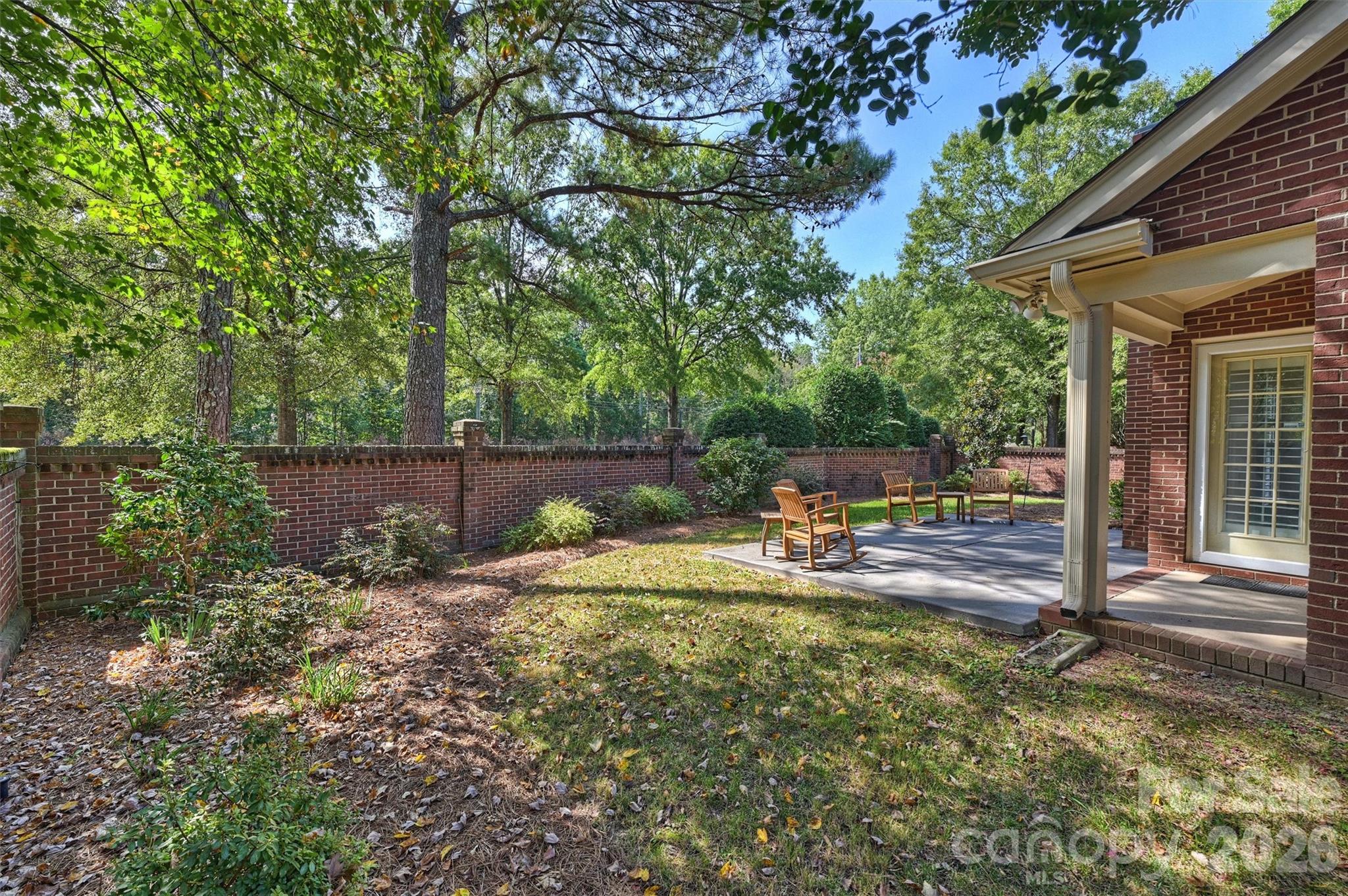 7035 Walton Heath Lane Property Photo 40