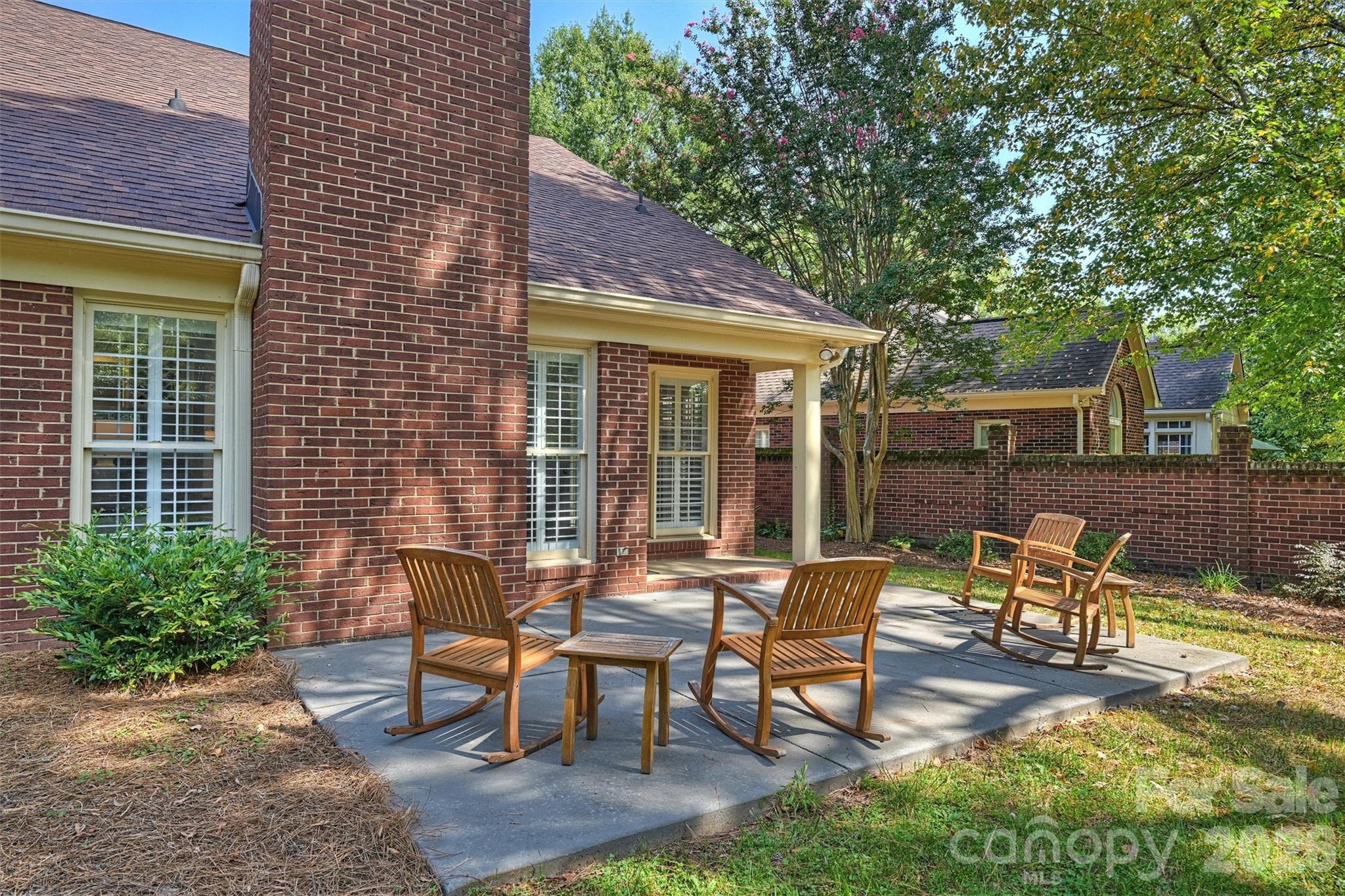 7035 Walton Heath Lane Property Photo 42