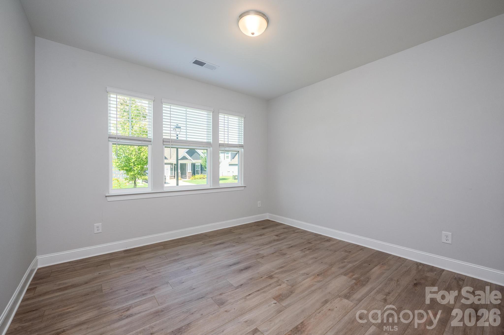 115 S Dunlavin Way Property Photo 9