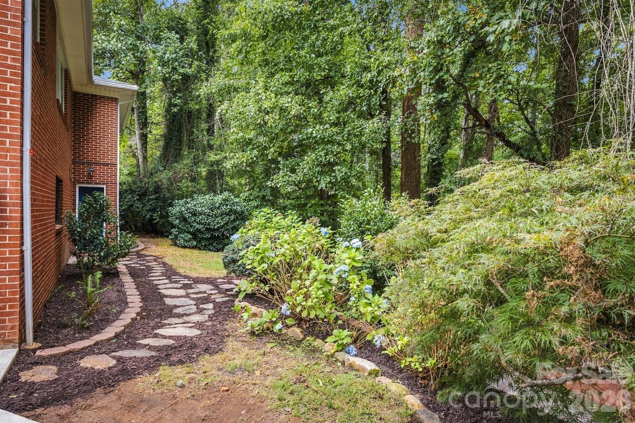 146 Maehill Place Property Photo 5
