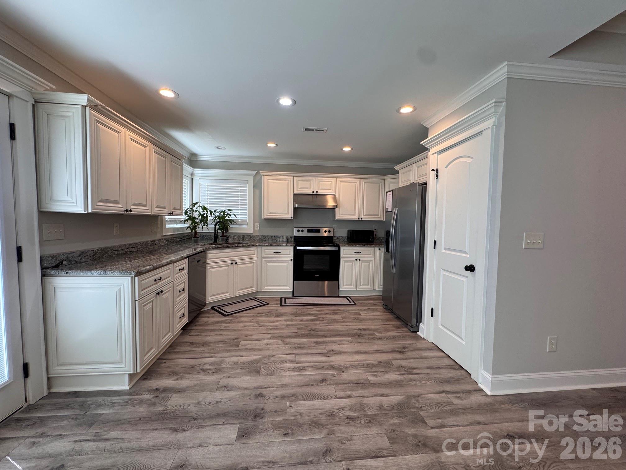 792 Harris Avenue Property Photo 8