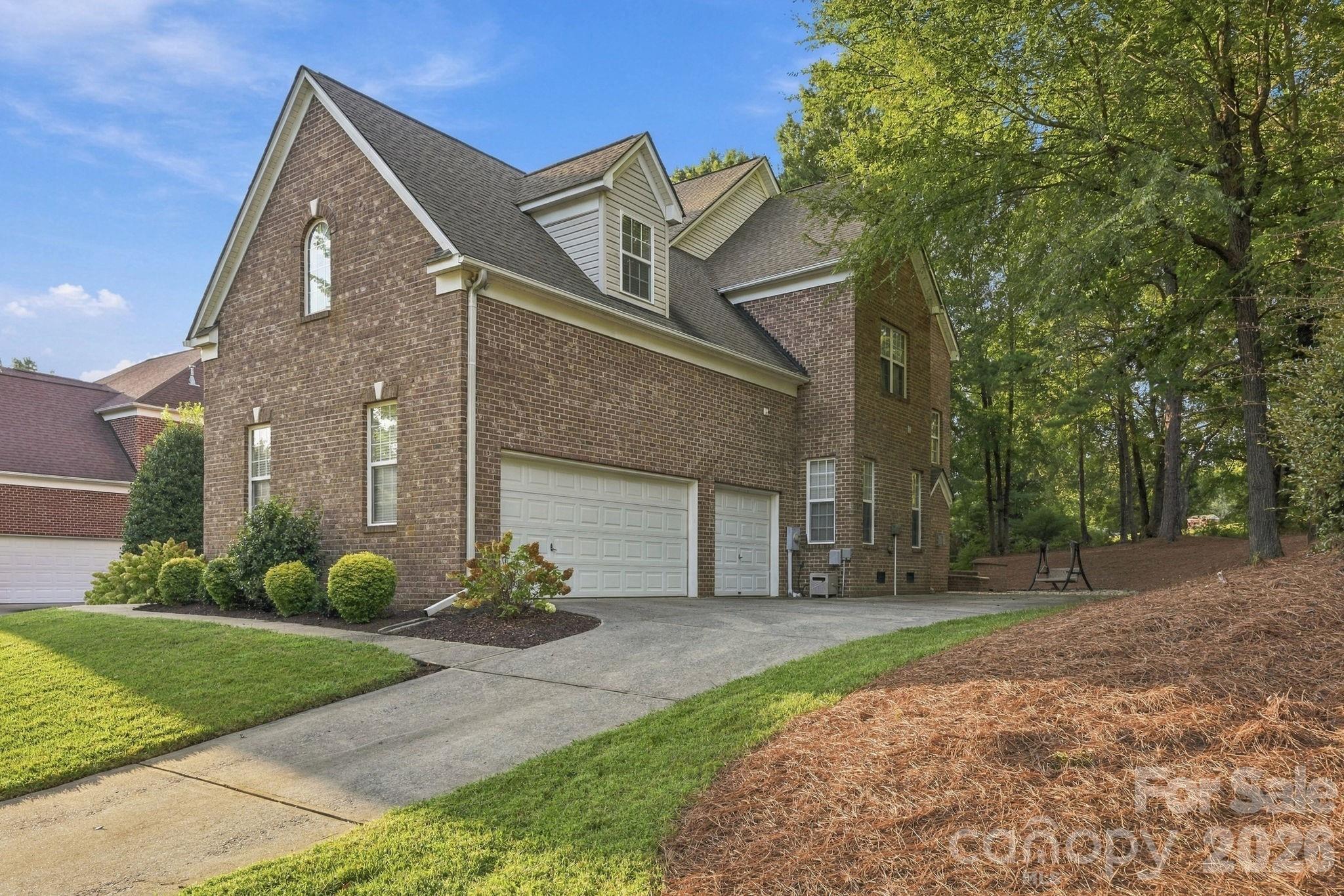 2561 Fallbrook Place Property Photo 38