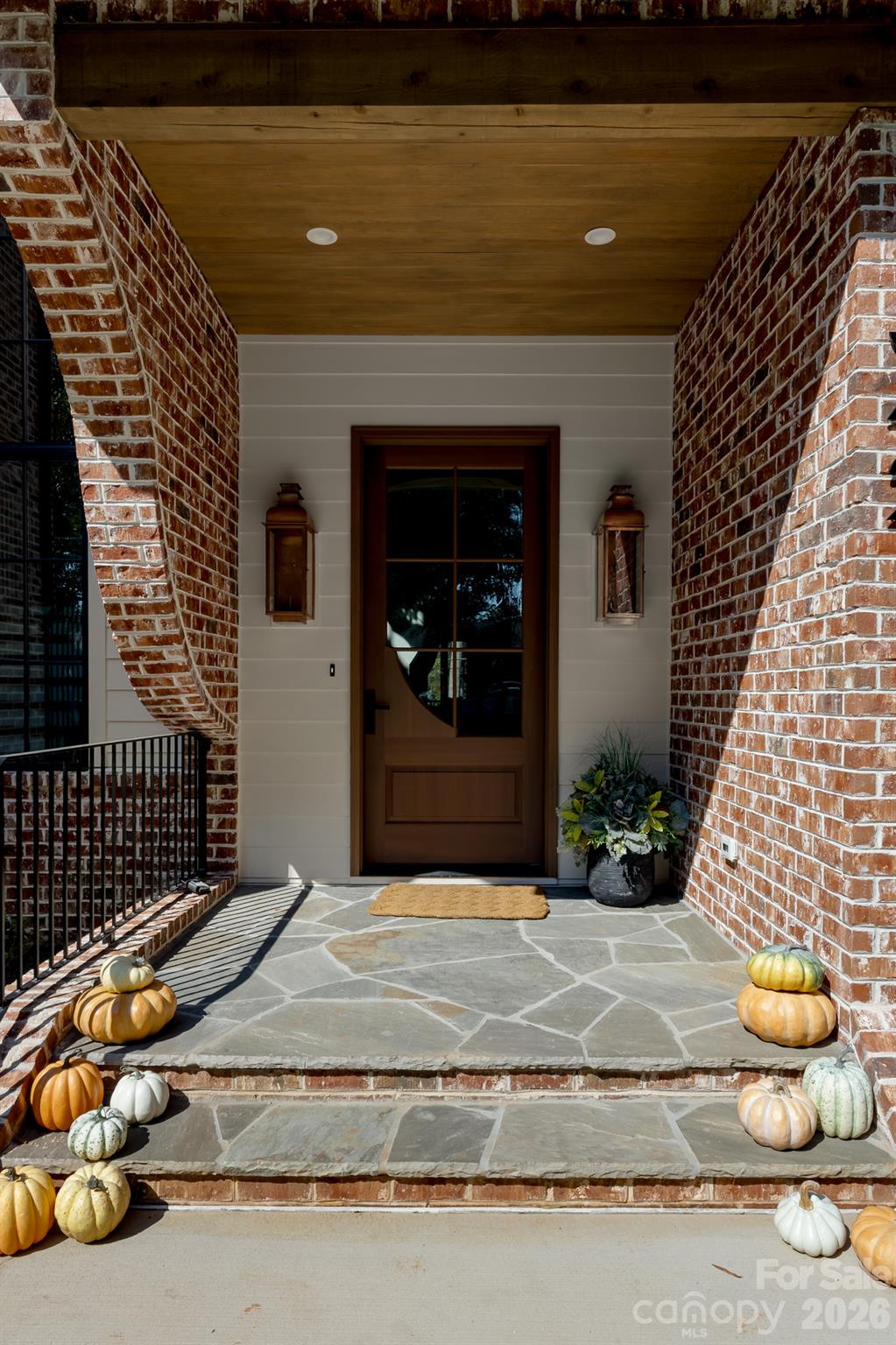 542 Lansdowne Road Property Photo 3