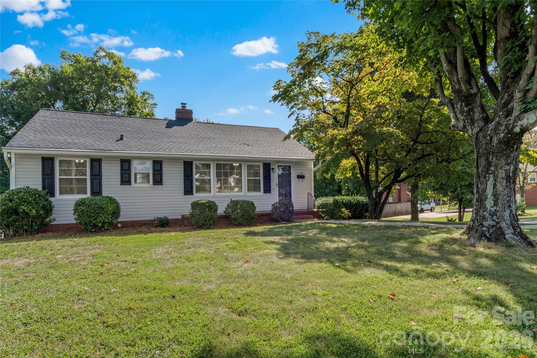 1248 Bolton Street Property Photo 4