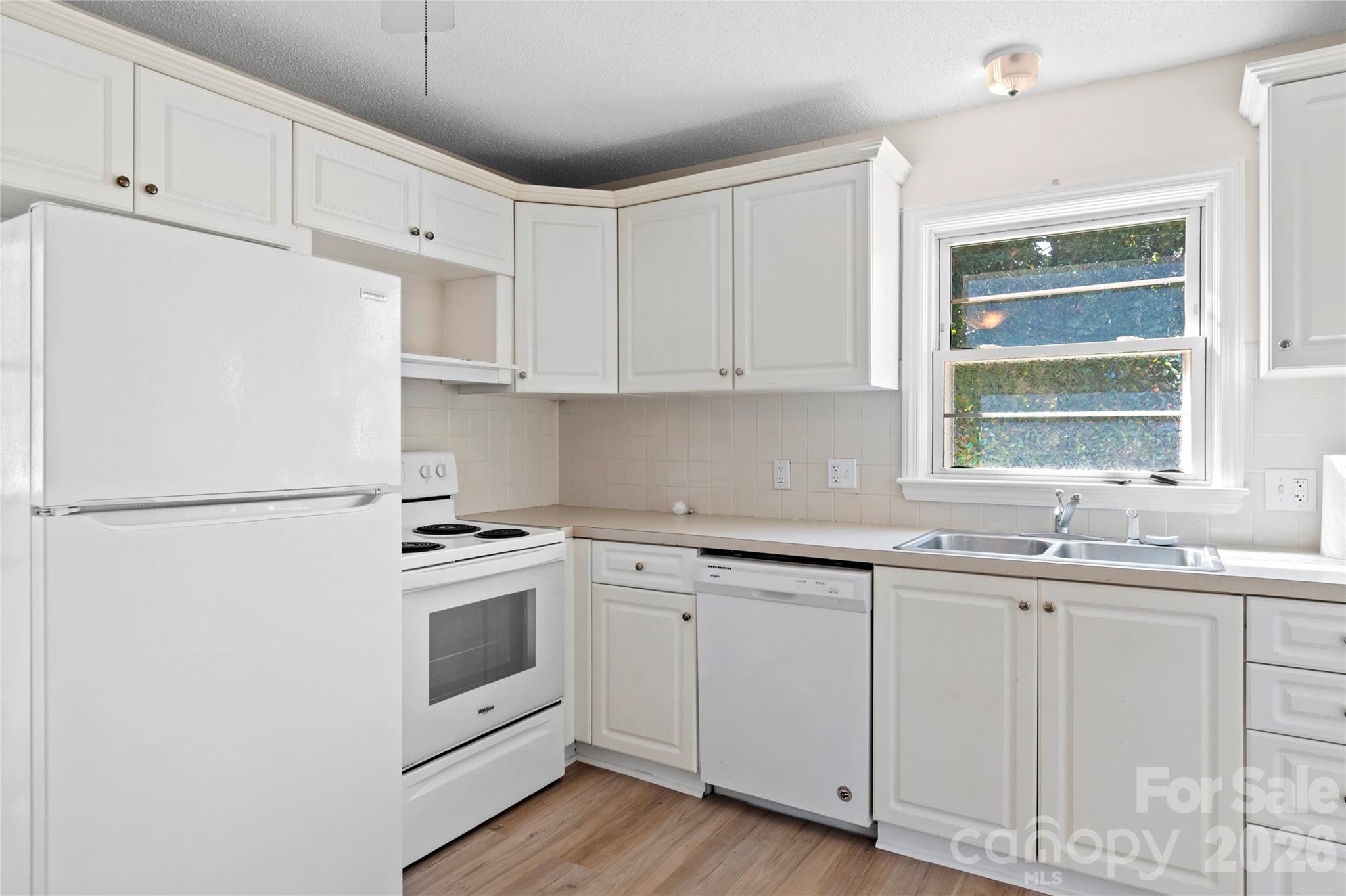 1248 Bolton Street Property Photo 12
