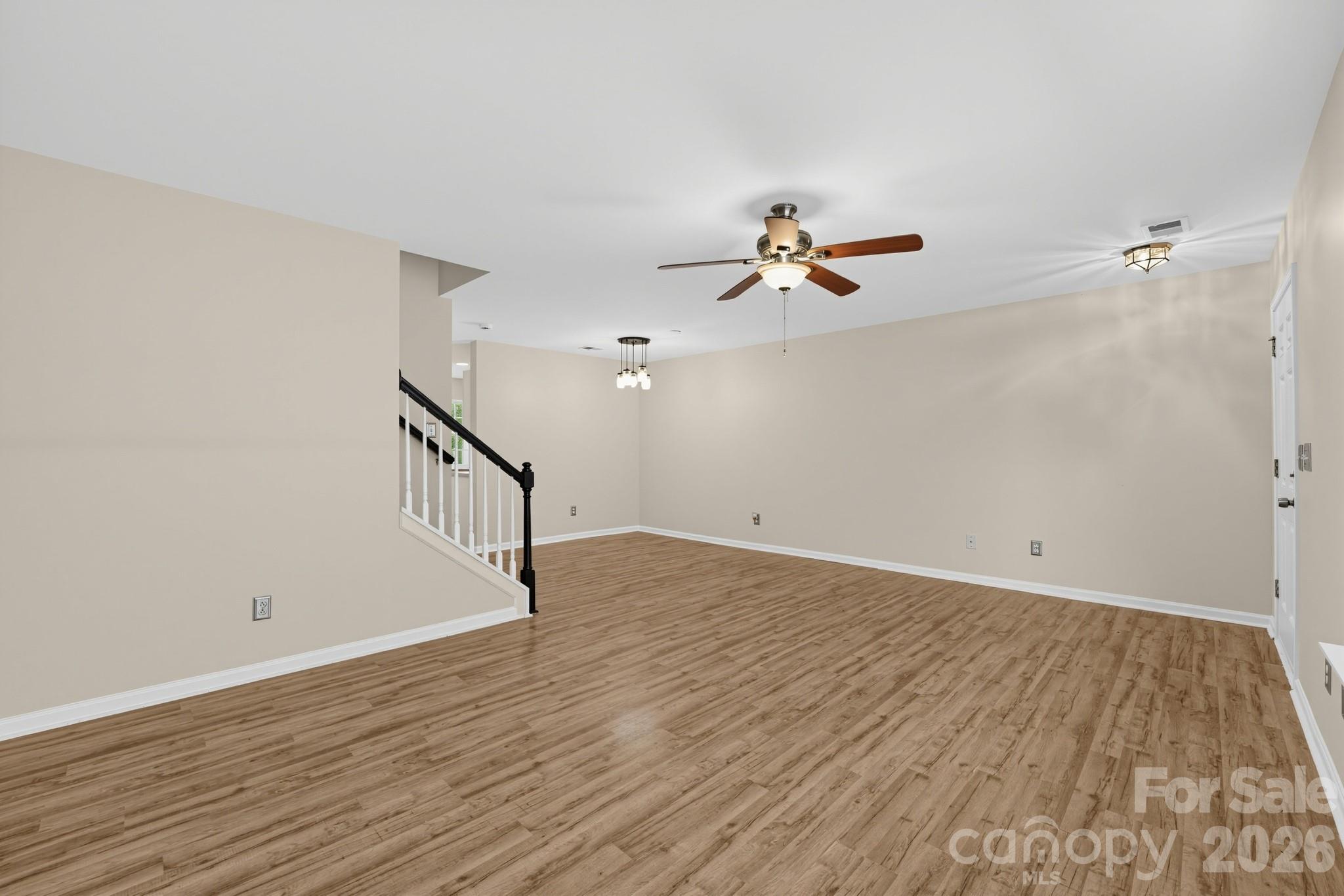 1527 Maypine Commons Way Property Photo 3