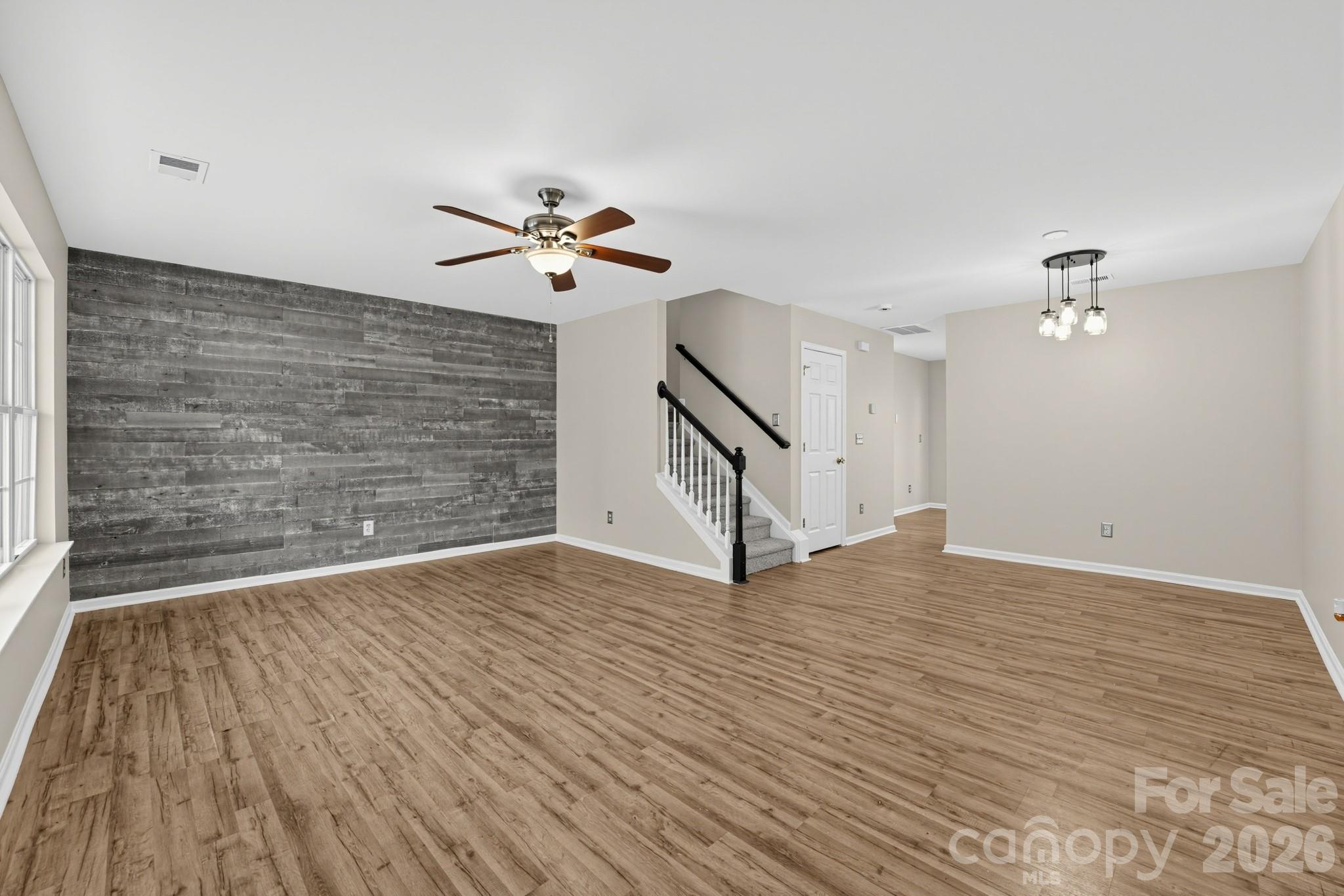 1527 Maypine Commons Way Property Photo 4