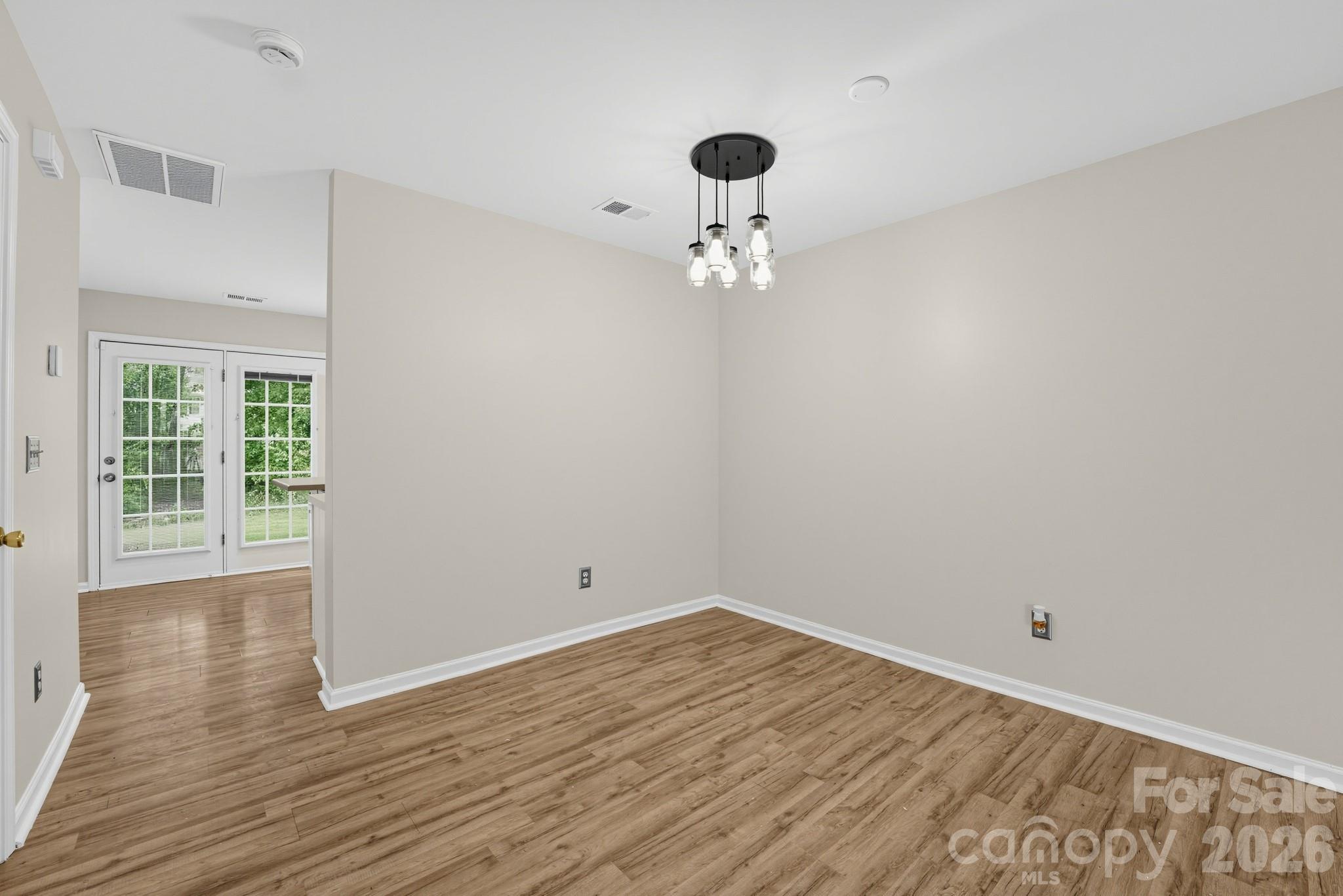 1527 Maypine Commons Way Property Photo 5