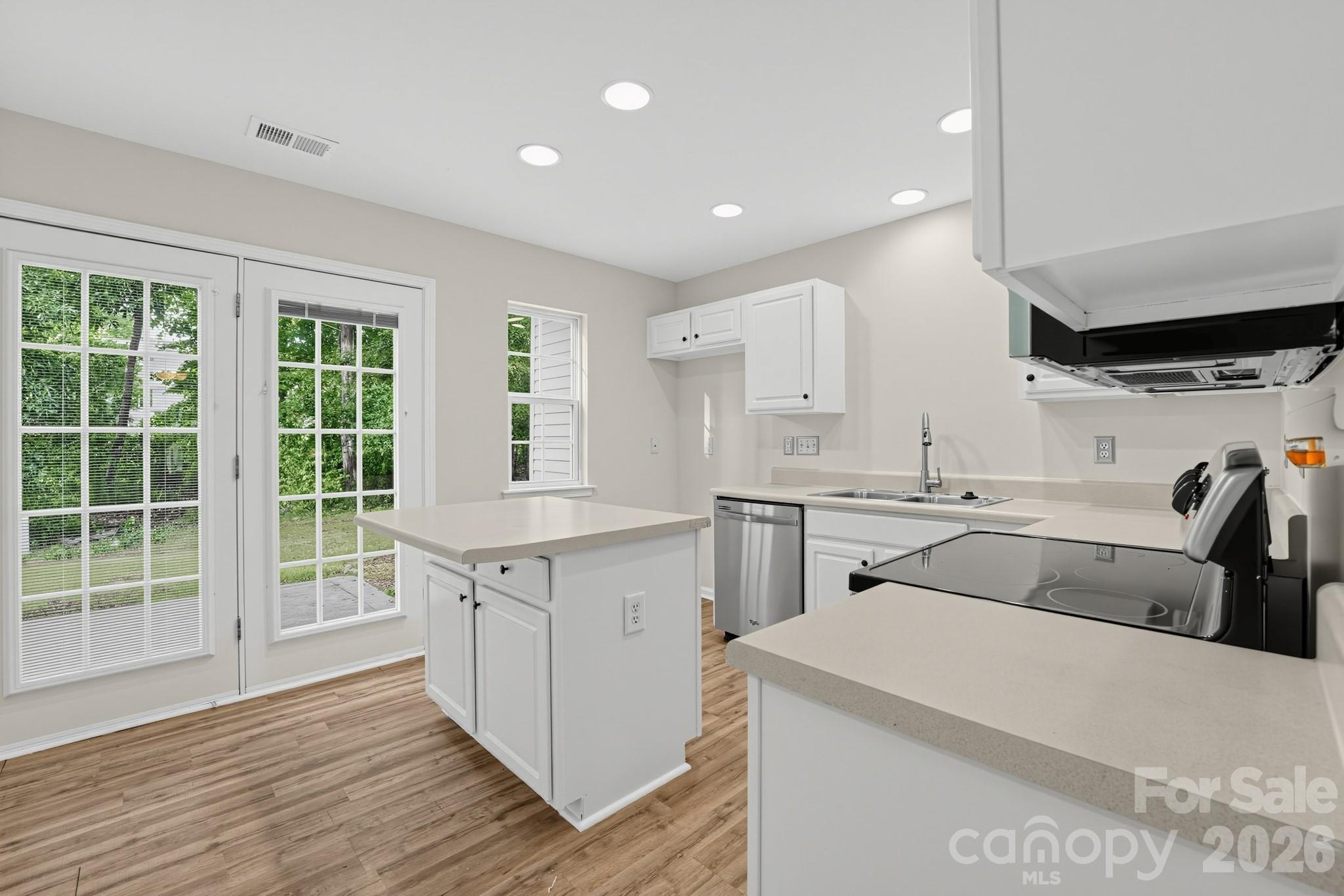 1527 Maypine Commons Way Property Photo 8