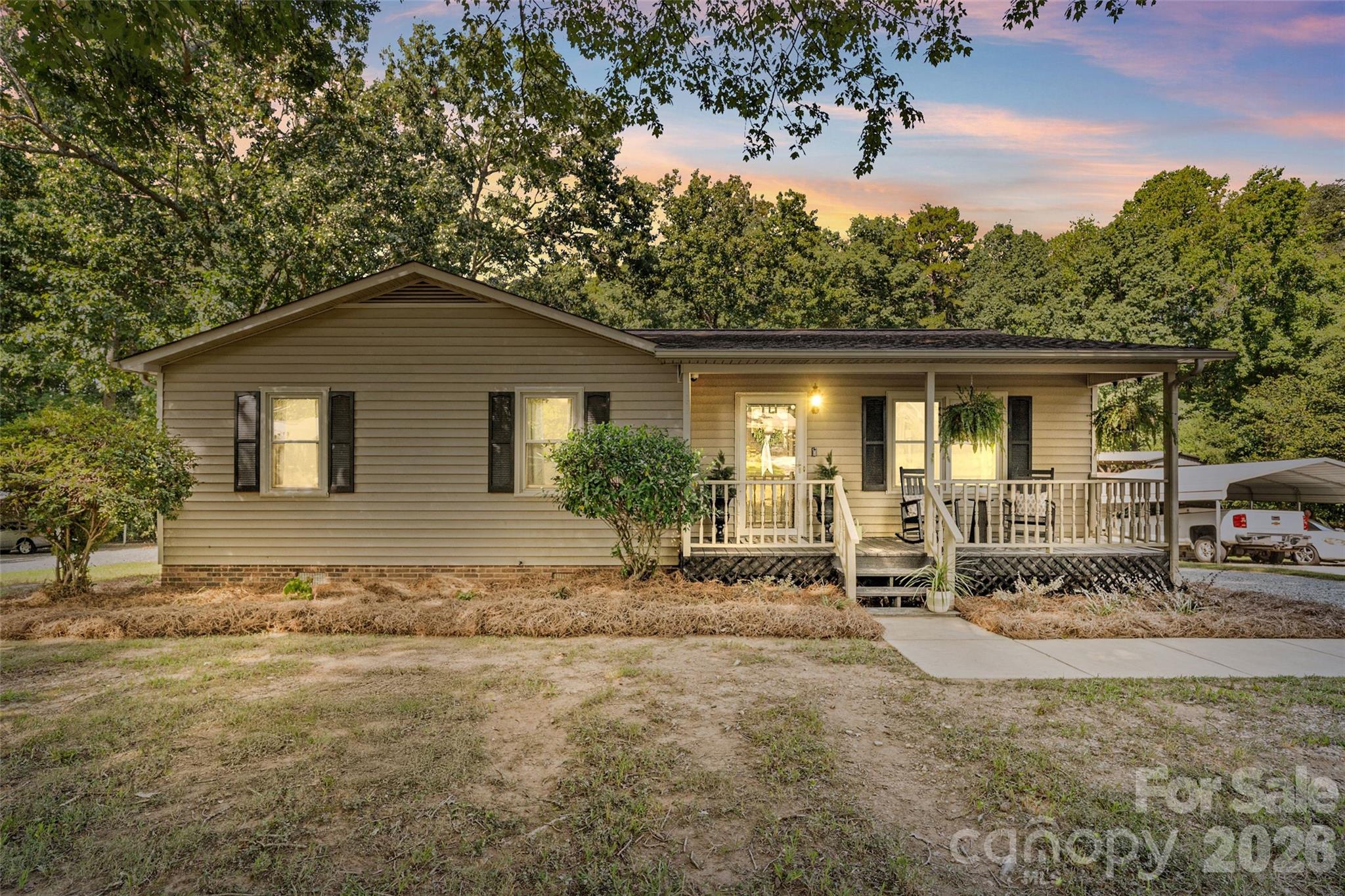 2207 Carter Drive Property Photo 1