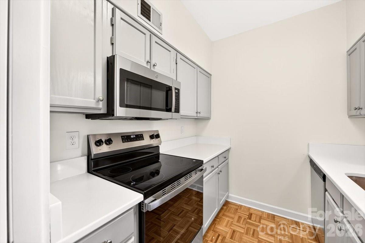 224 N Poplar Street 23 Property Photo 4