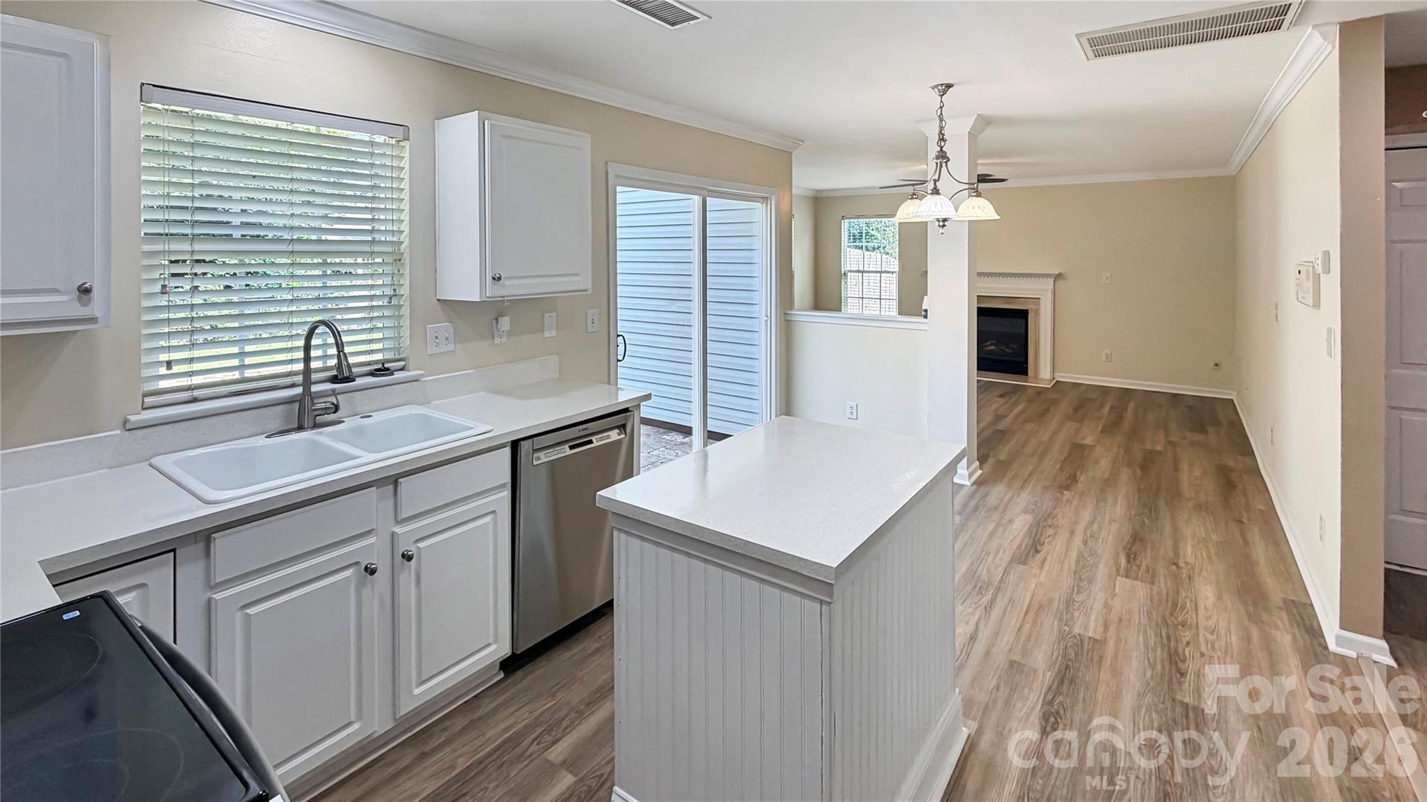 9334 Arbor Creek Drive Property Photo 4