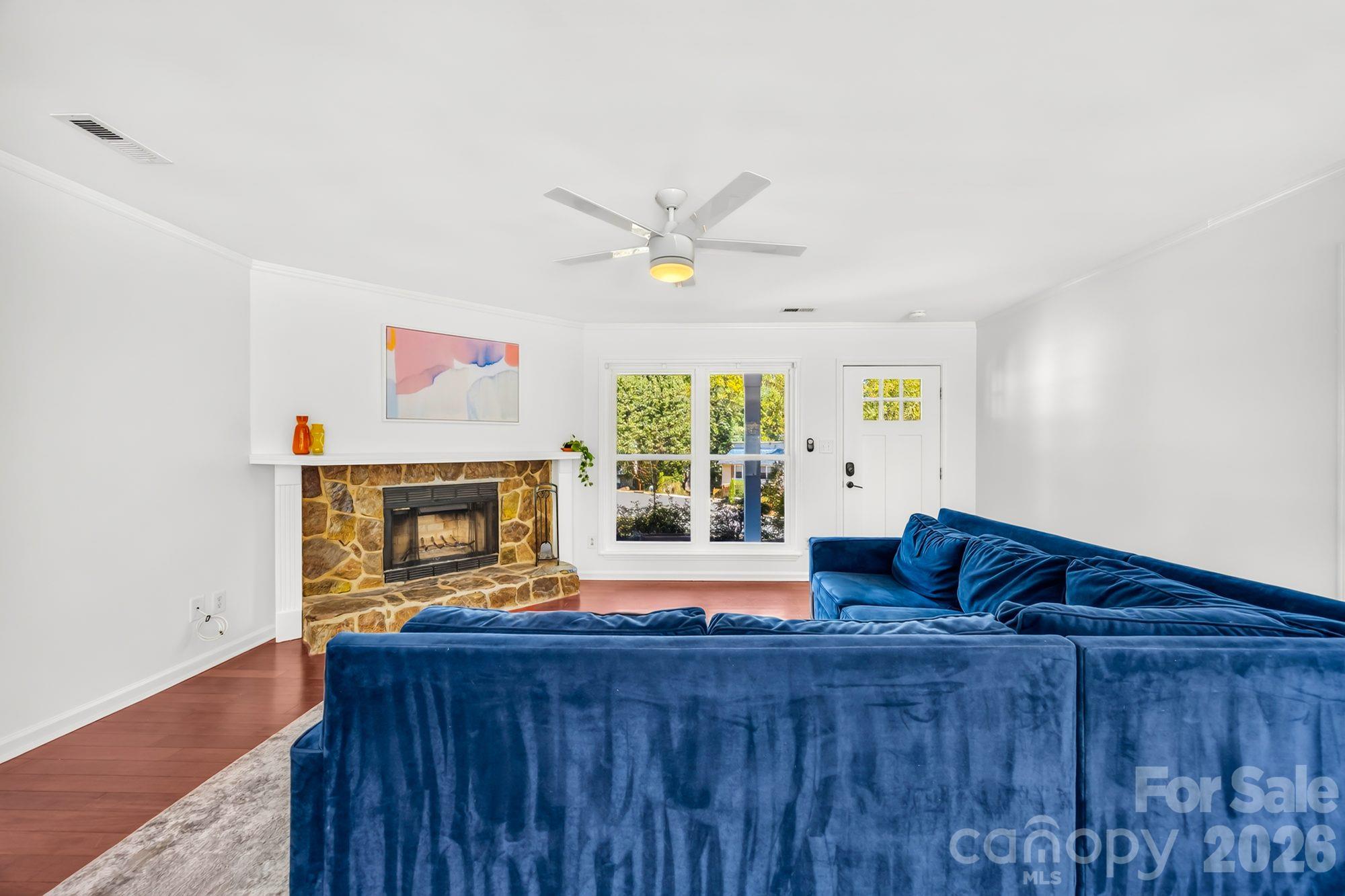 4900 Cricklewood Lane Property Photo 3