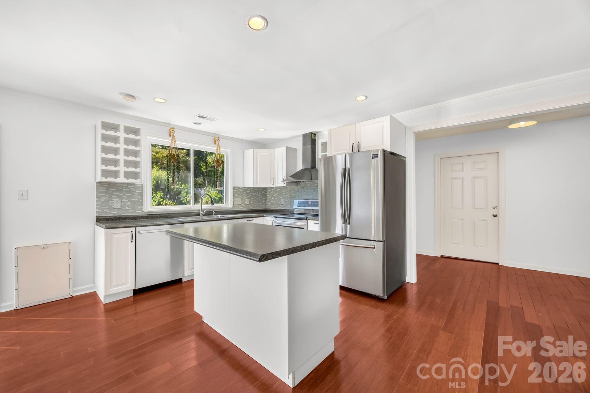 4900 Cricklewood Lane Property Photo 4