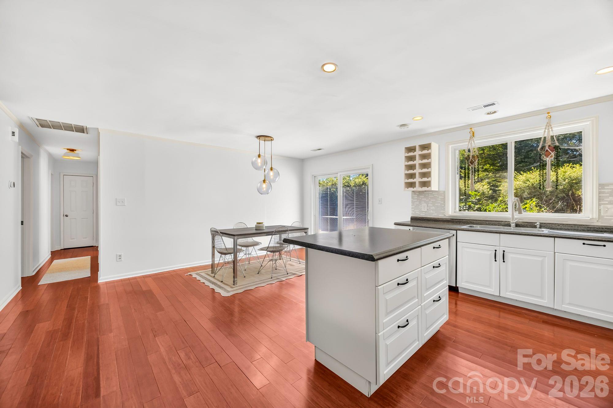 4900 Cricklewood Lane Property Photo 12