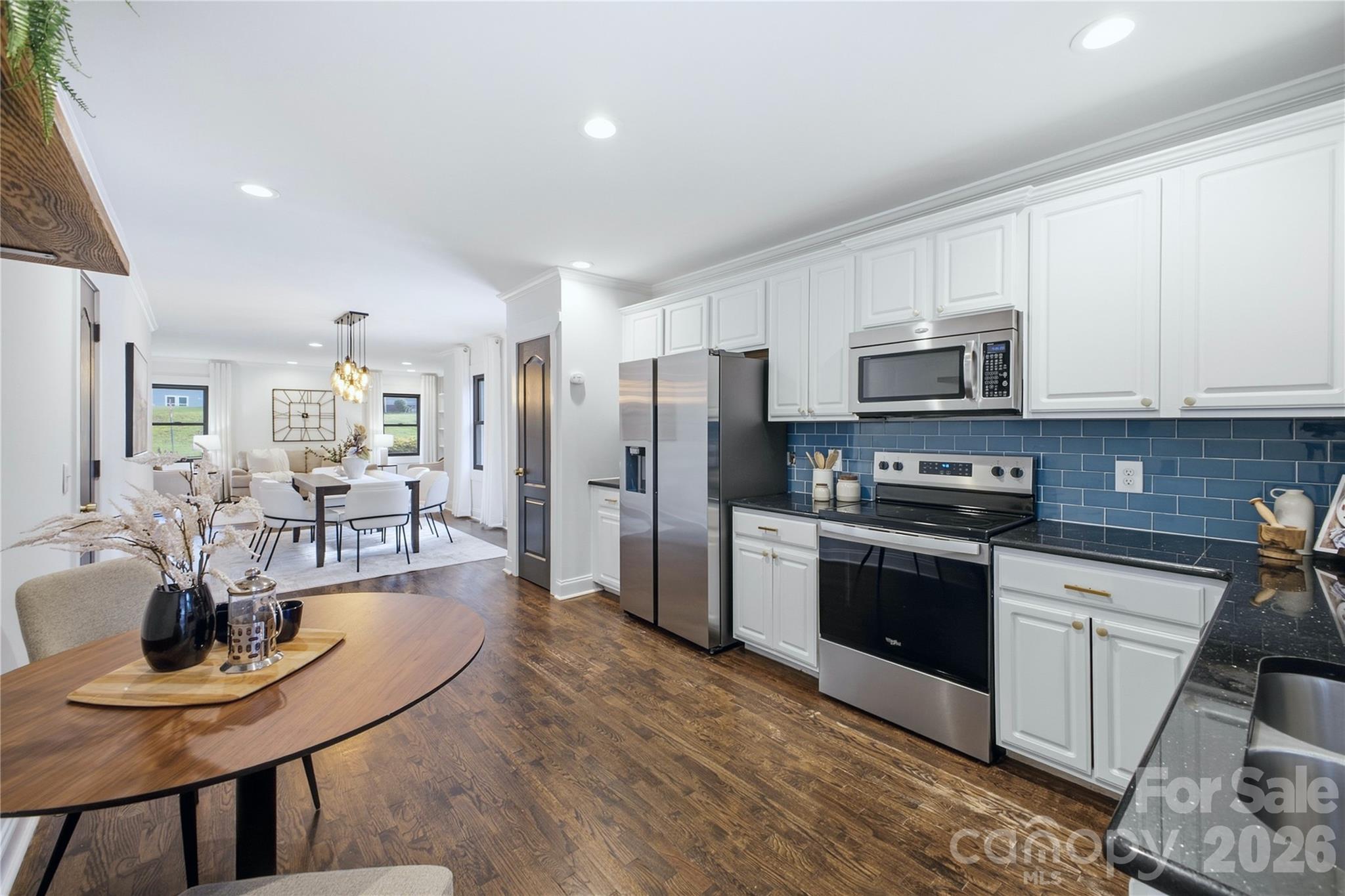 947 Everett Place Property Photo 18