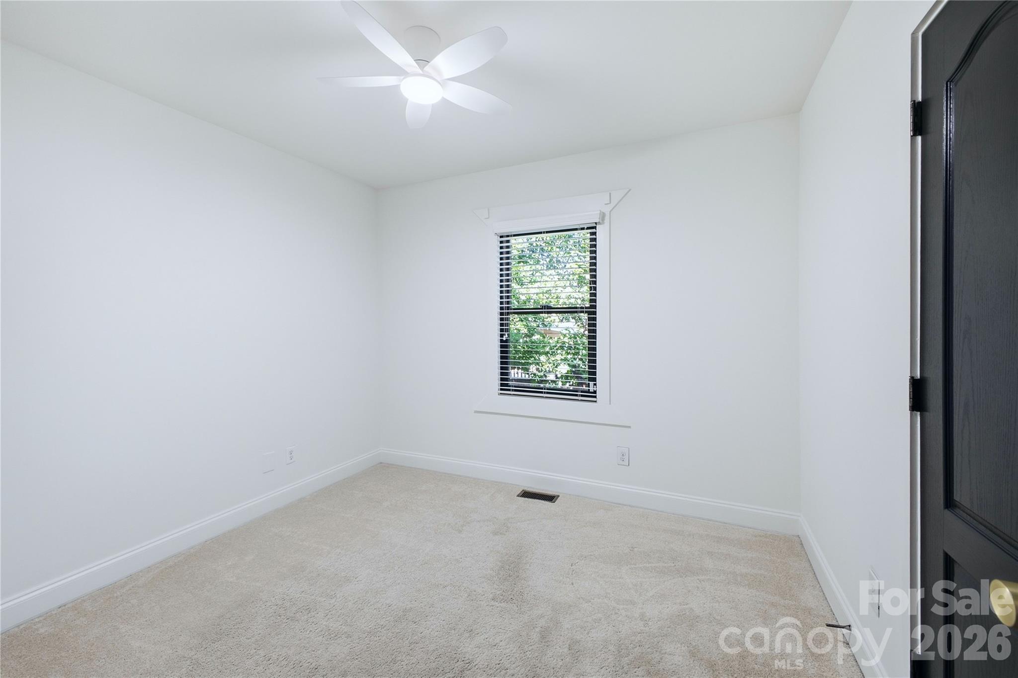 947 Everett Place Property Photo 30