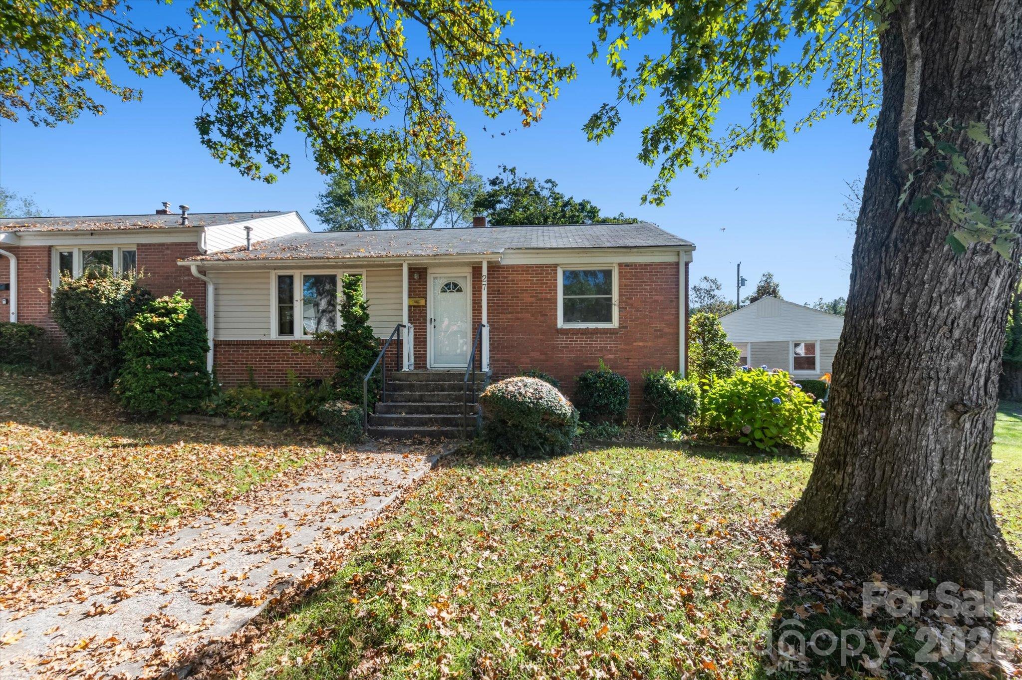 27 Trowbridge Lane Property Photo 1