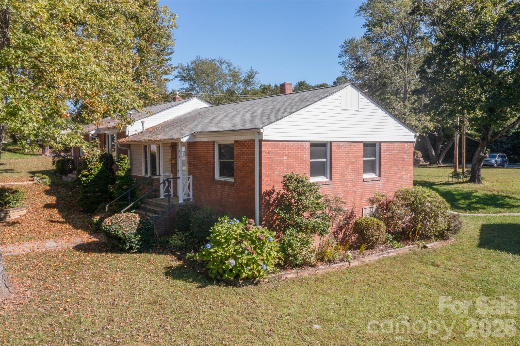 27 Trowbridge Lane Property Photo 2