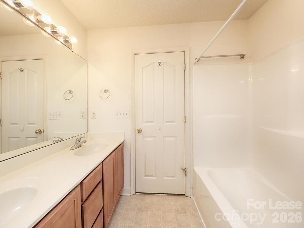177 Clusters Circle Property Photo 12