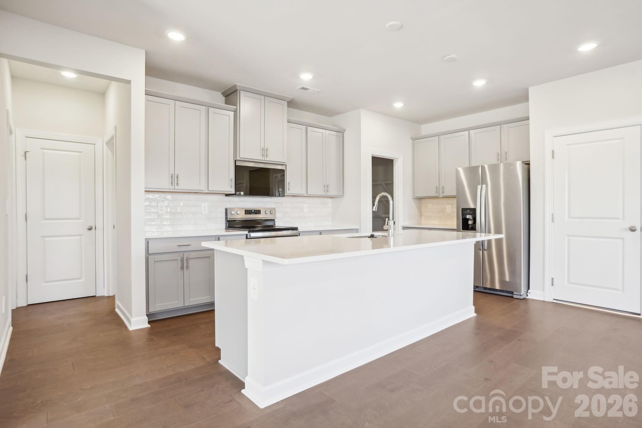 5067 Poplin Valley Property Photo 4