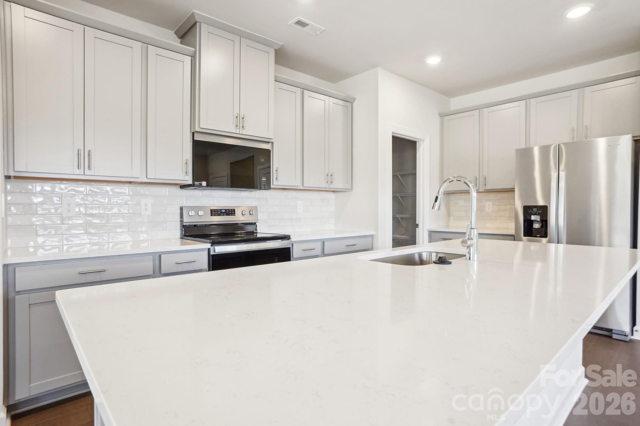 5067 Poplin Valley Property Photo 5