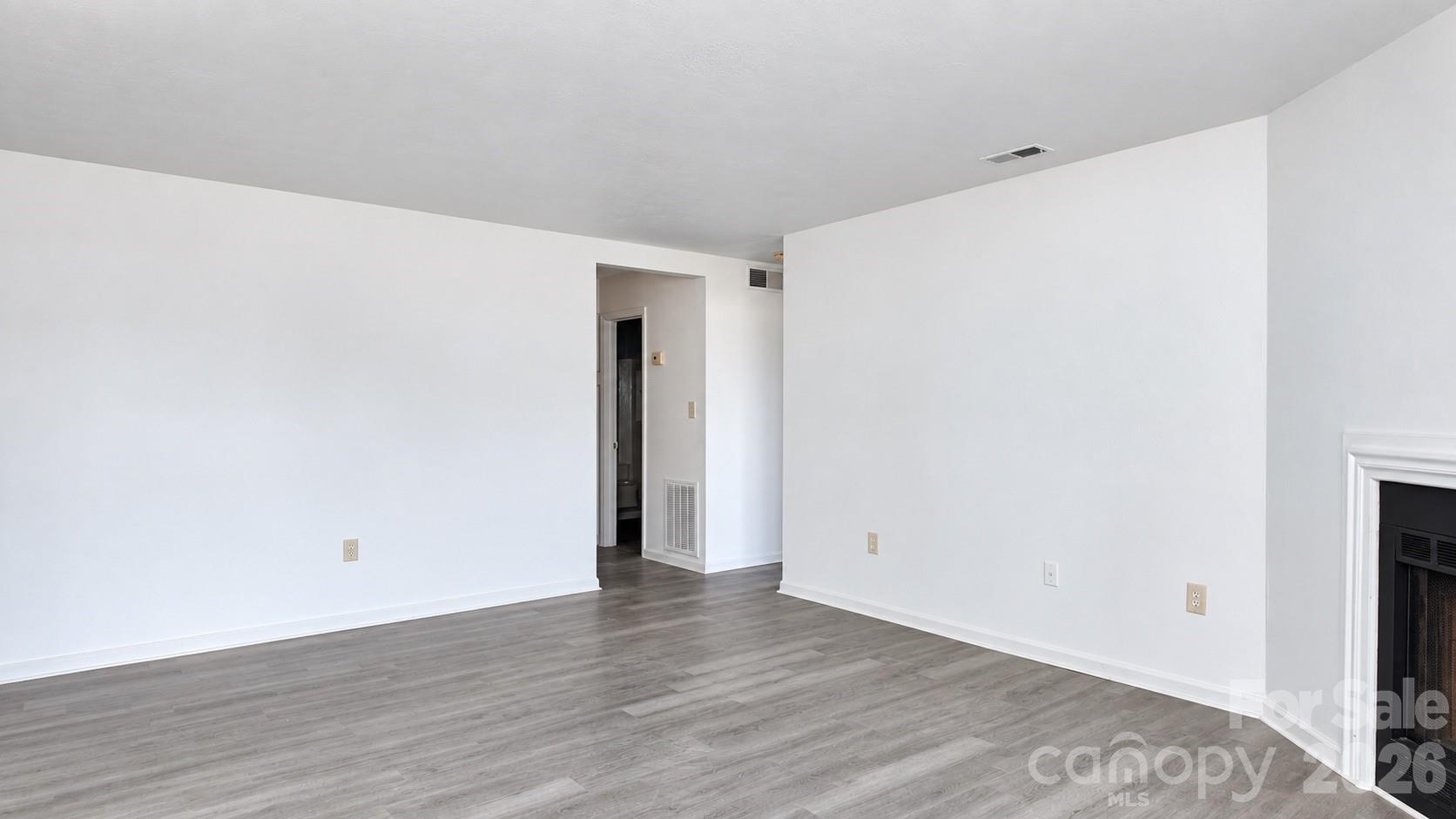 8032 Tremaine Court B Property Photo 4