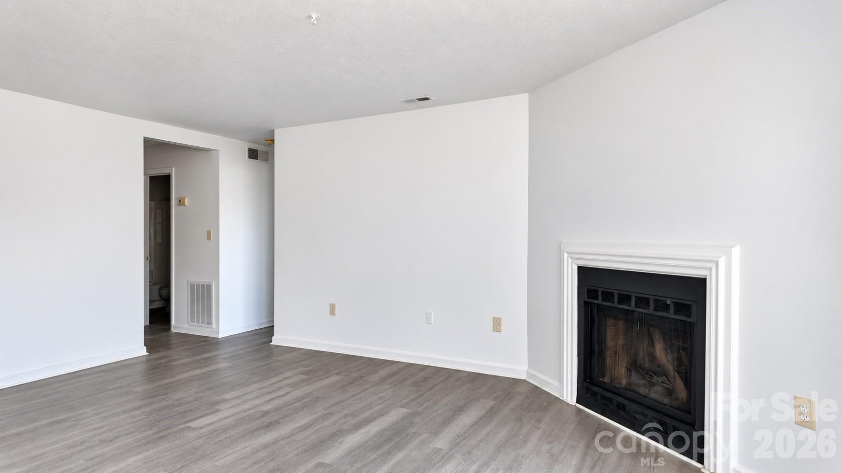 8032 Tremaine Court B Property Photo 6