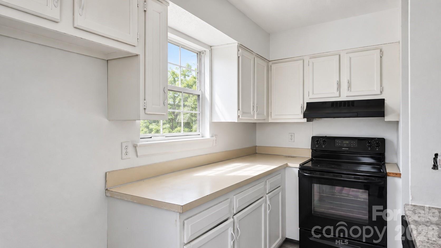 8032 Tremaine Court B Property Photo 9