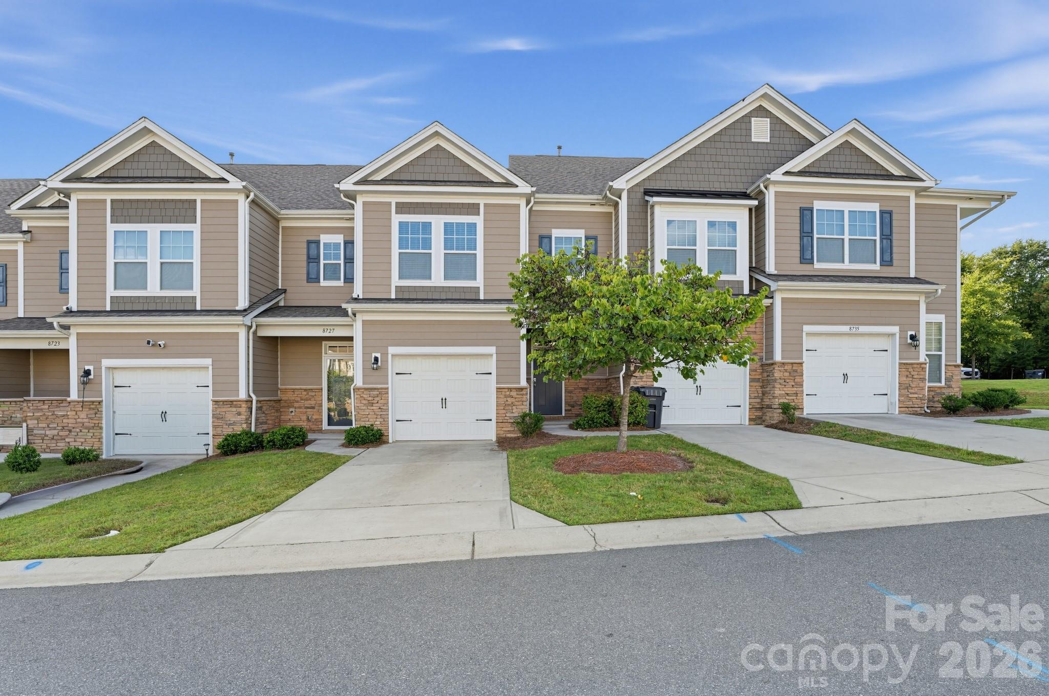 8727 Harris Lake Lane Property Photo 1