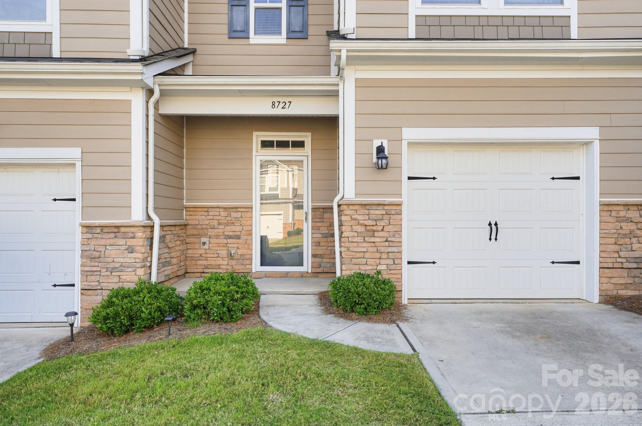 8727 Harris Lake Lane Property Photo 2