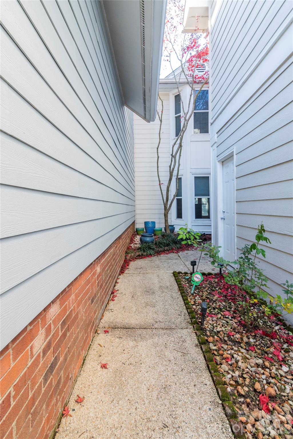 807 Greenleaf Avenue Property Photo 2