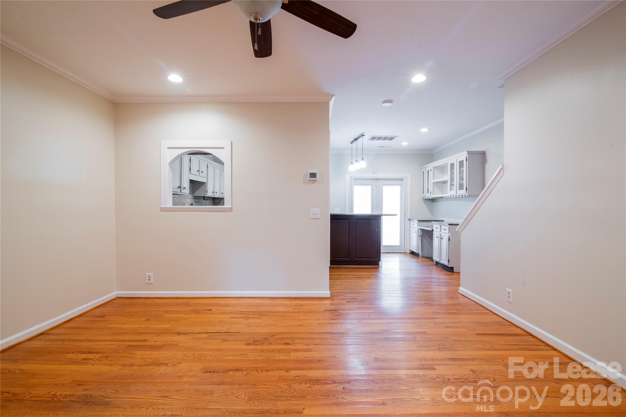 807 Greenleaf Avenue Property Photo 6