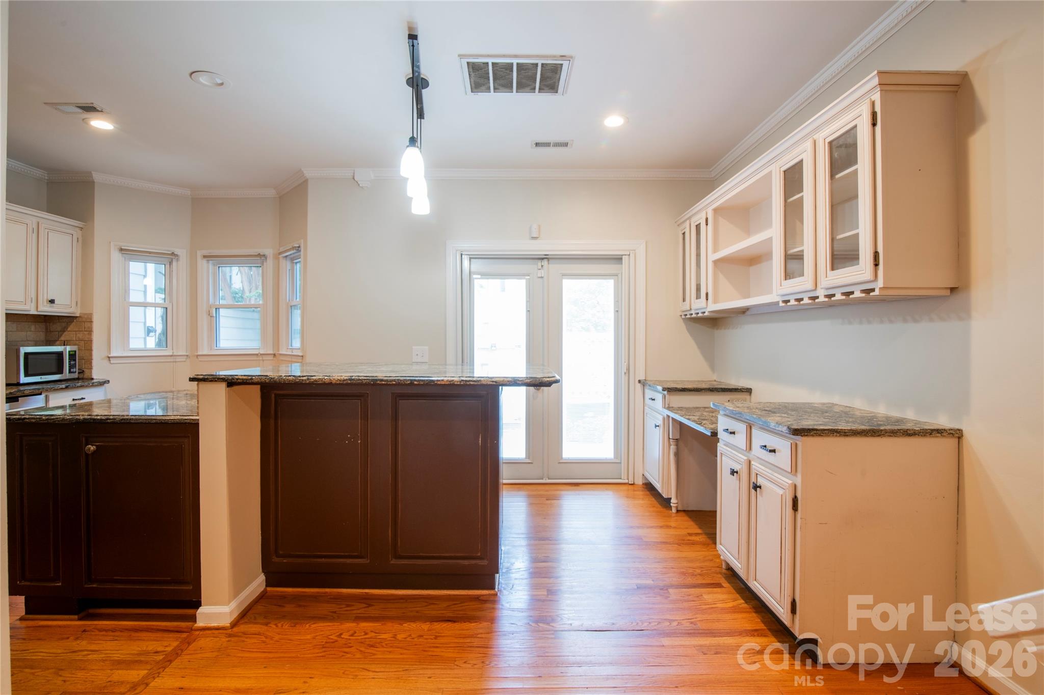 807 Greenleaf Avenue Property Photo 7