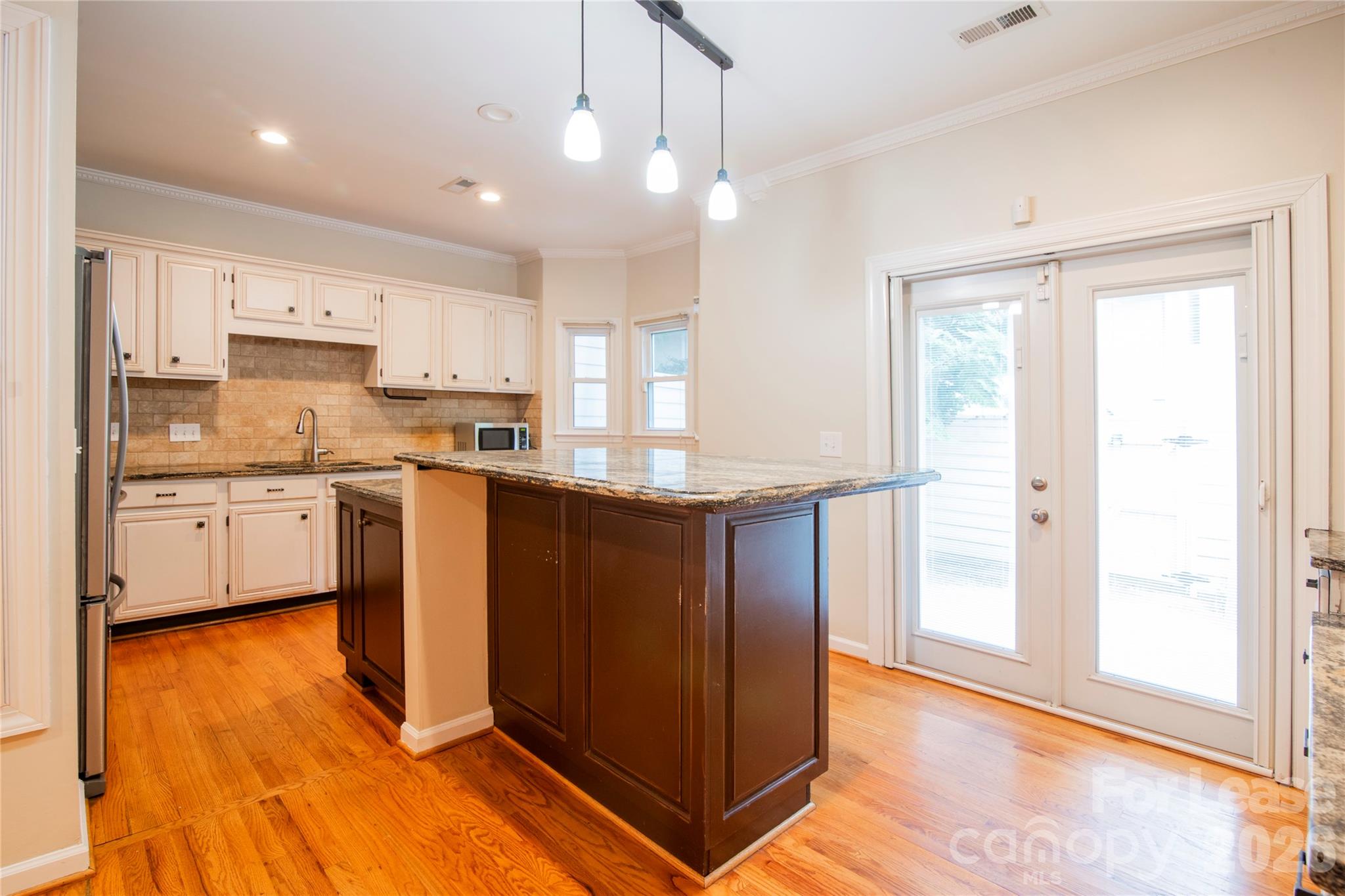 807 Greenleaf Avenue Property Photo 12