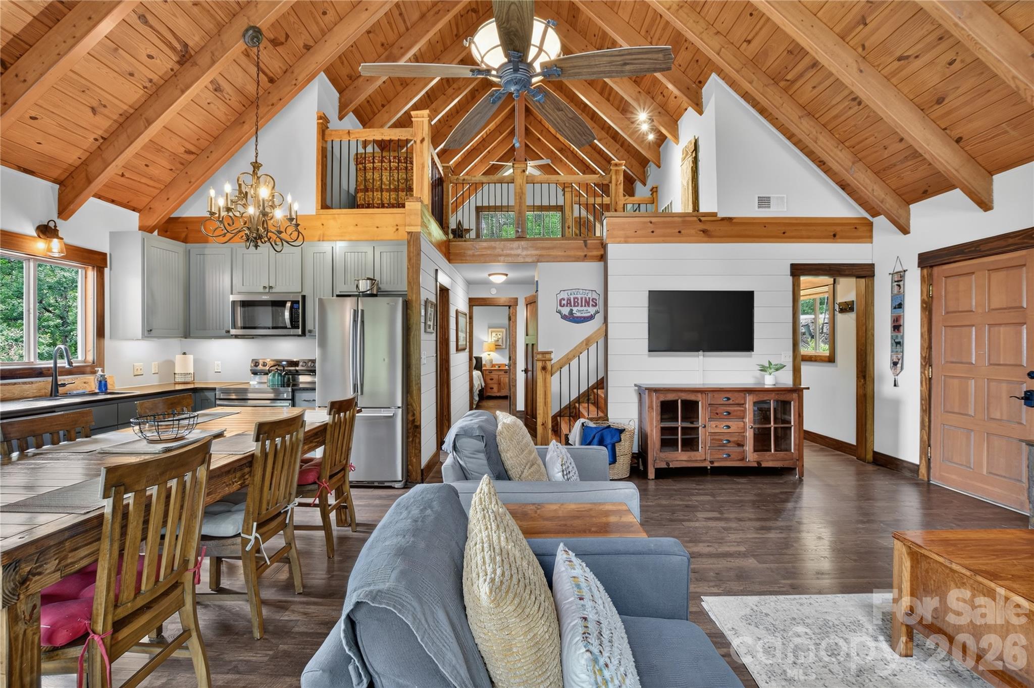 196 Fern Loop Property Photo 1