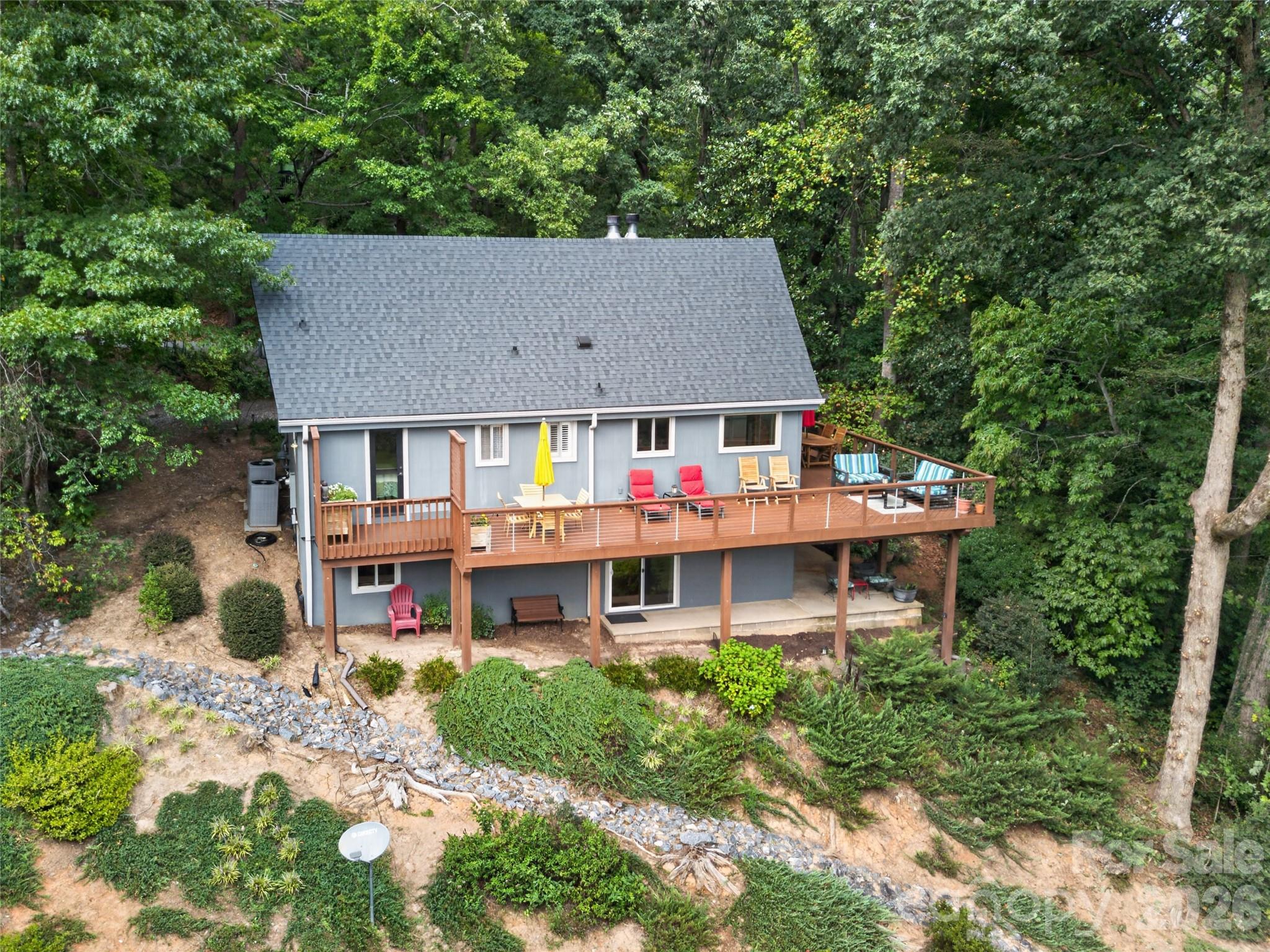 196 Fern Loop Property Photo 4
