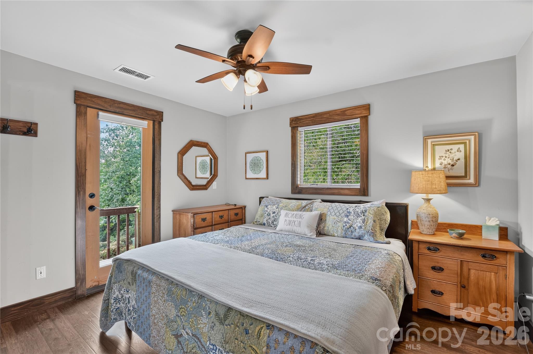 196 Fern Loop Property Photo 8