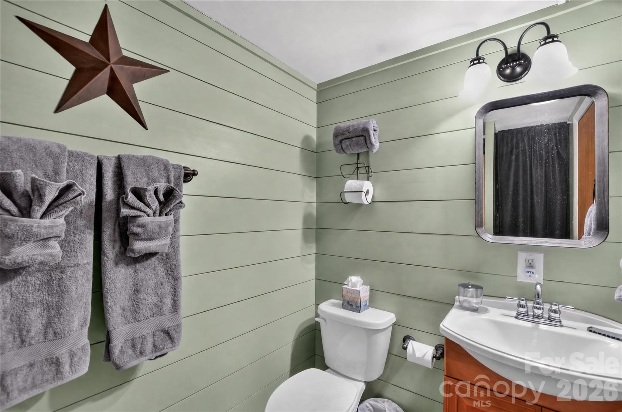 196 Fern Loop Property Photo 20