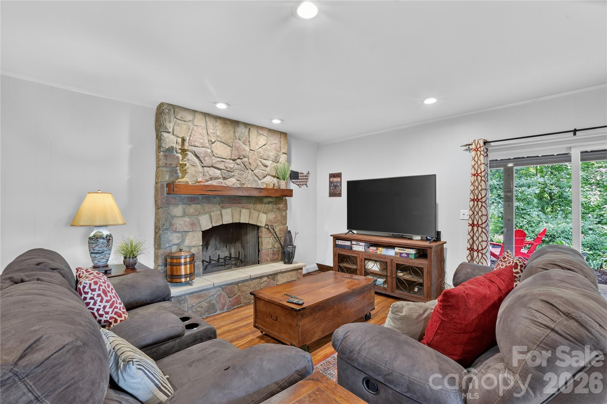 196 Fern Loop Property Photo 22